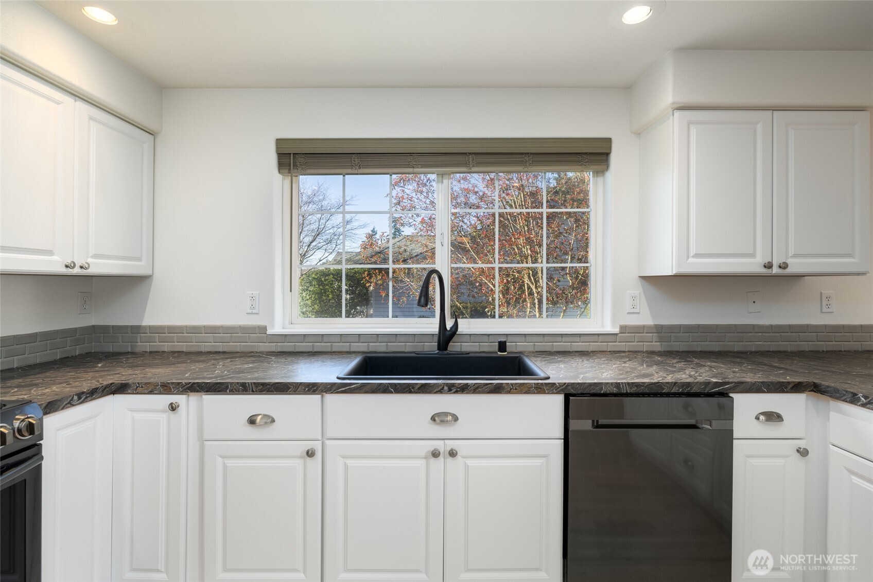 2419 Southwest Capital Drive Oak Harbor, WA 98277 - Photo 12 of 38