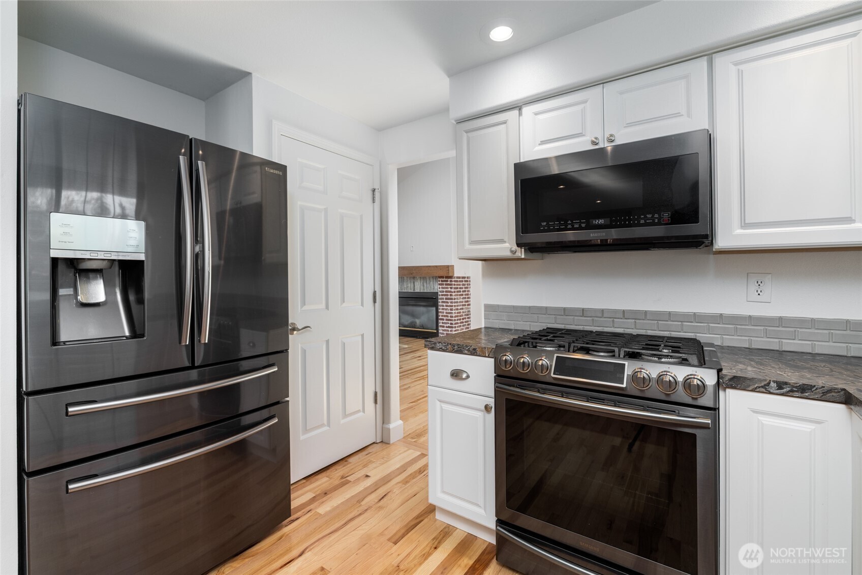 2419 Southwest Capital Drive Oak Harbor, WA 98277 - Photo 13 of 38