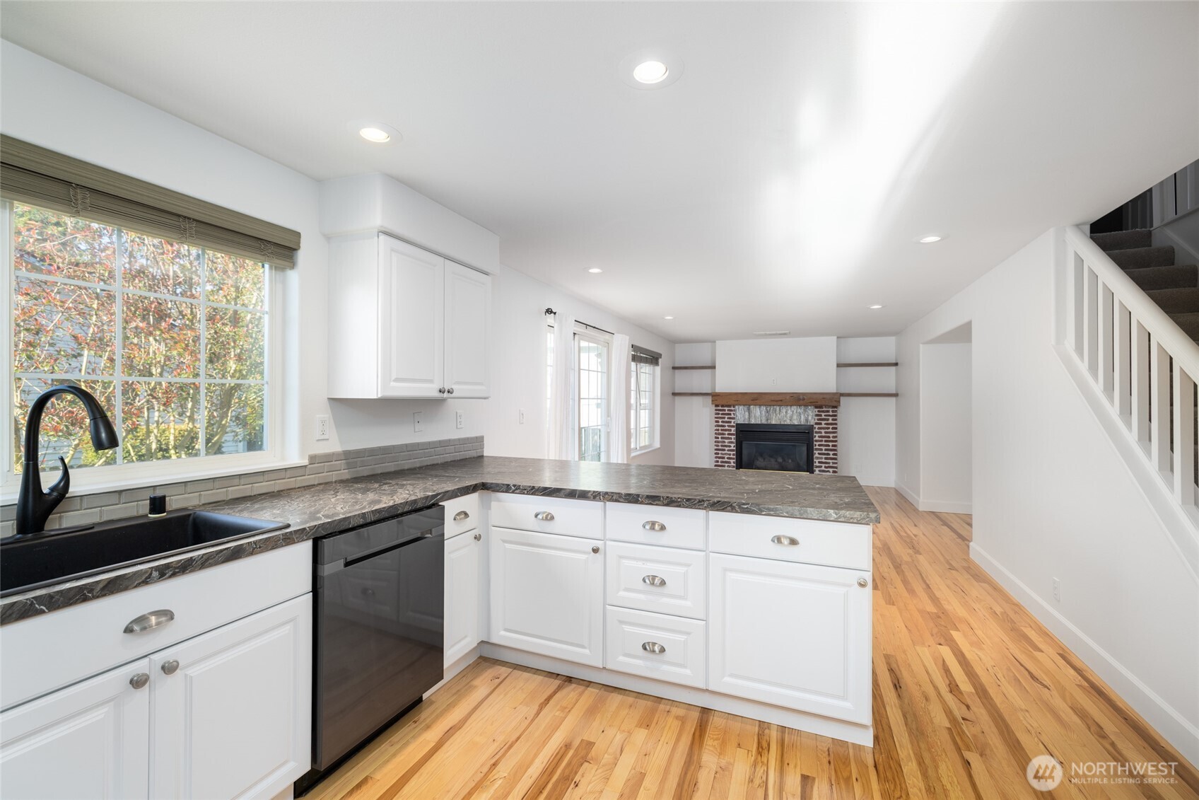 2419 Southwest Capital Drive Oak Harbor, WA 98277 - Photo 14 of 38