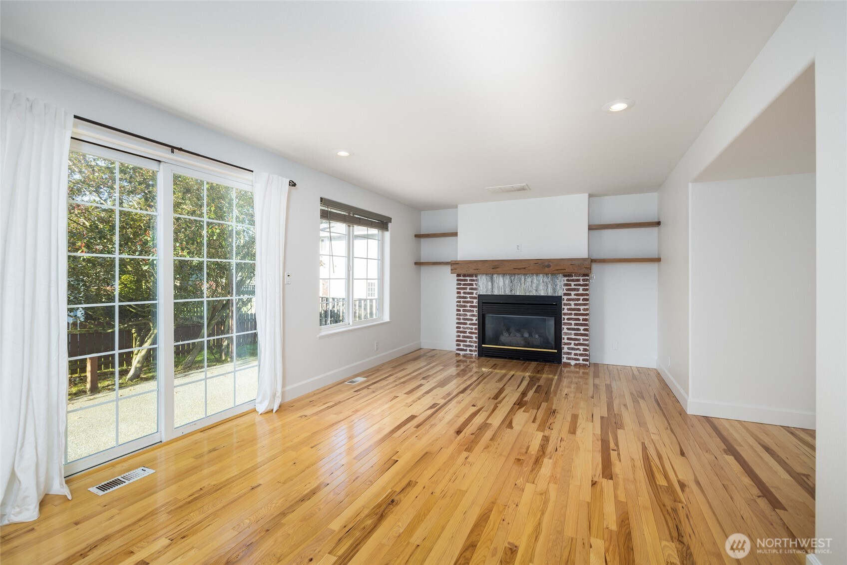 2419 Southwest Capital Drive Oak Harbor, WA 98277 - Photo 16 of 38