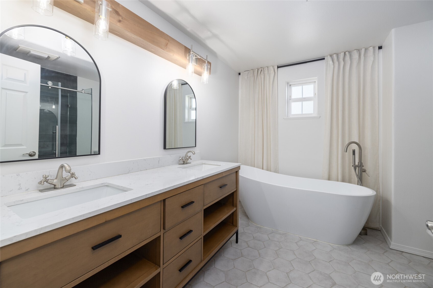 2419 Southwest Capital Drive Oak Harbor, WA 98277 - Photo 26 of 38