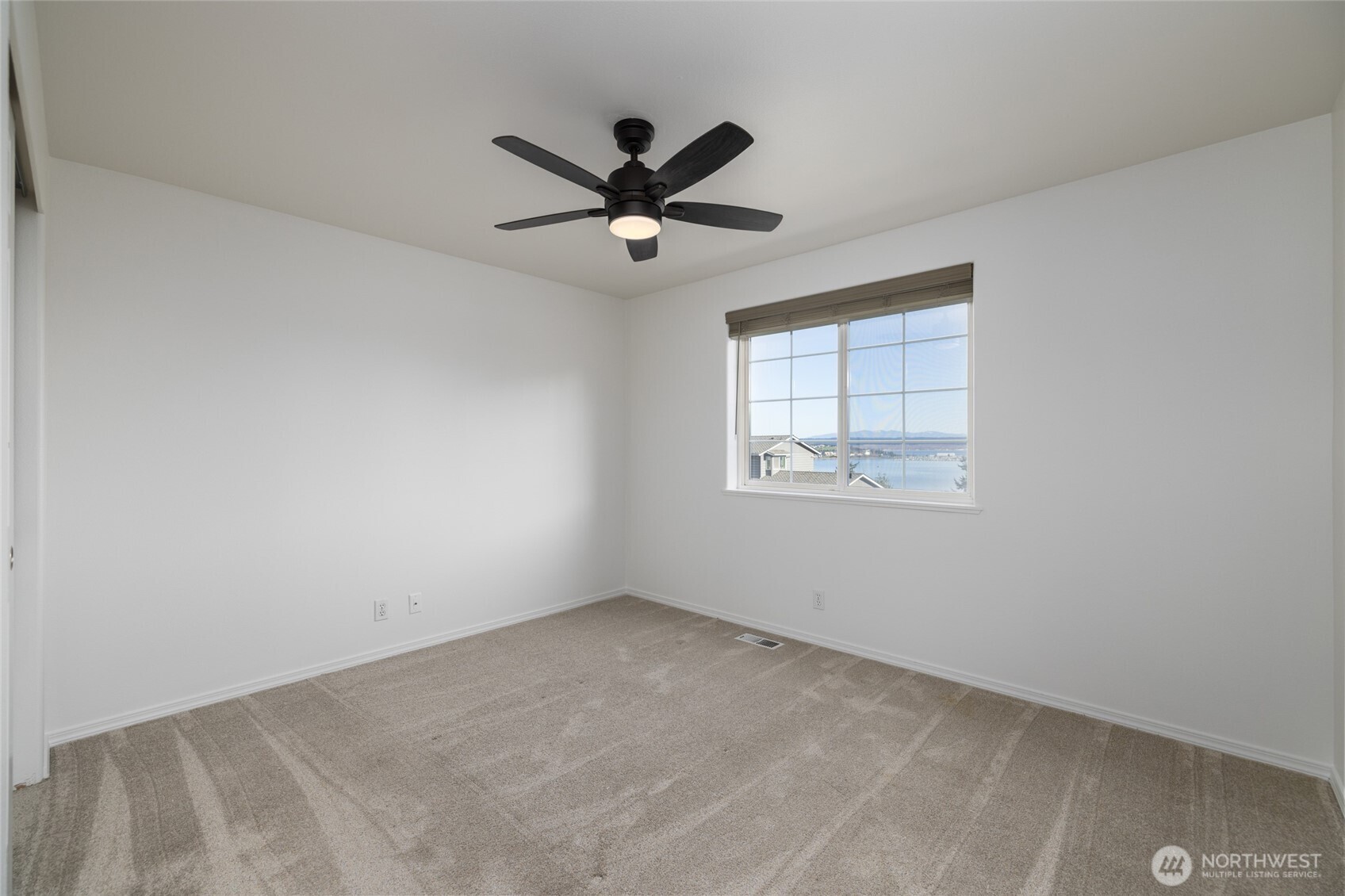 2419 Southwest Capital Drive Oak Harbor, WA 98277 - Photo 28 of 38