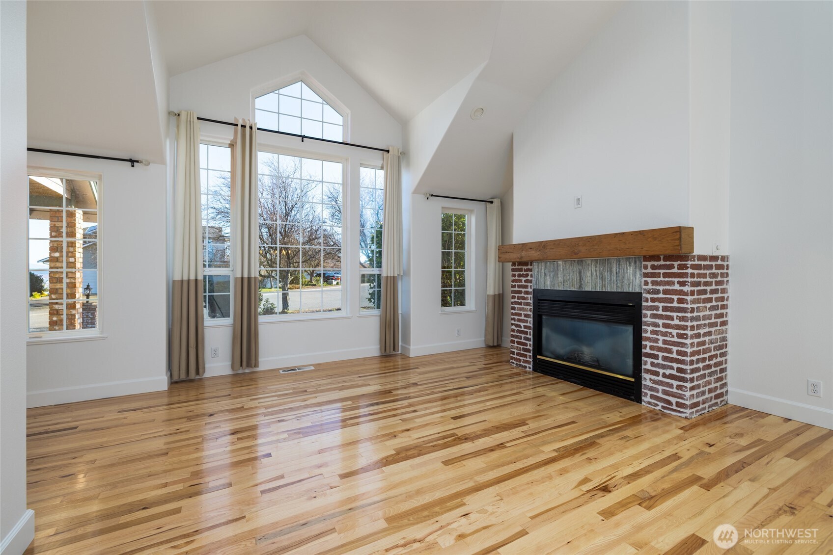 2419 Southwest Capital Drive Oak Harbor, WA 98277 - Photo 5 of 38