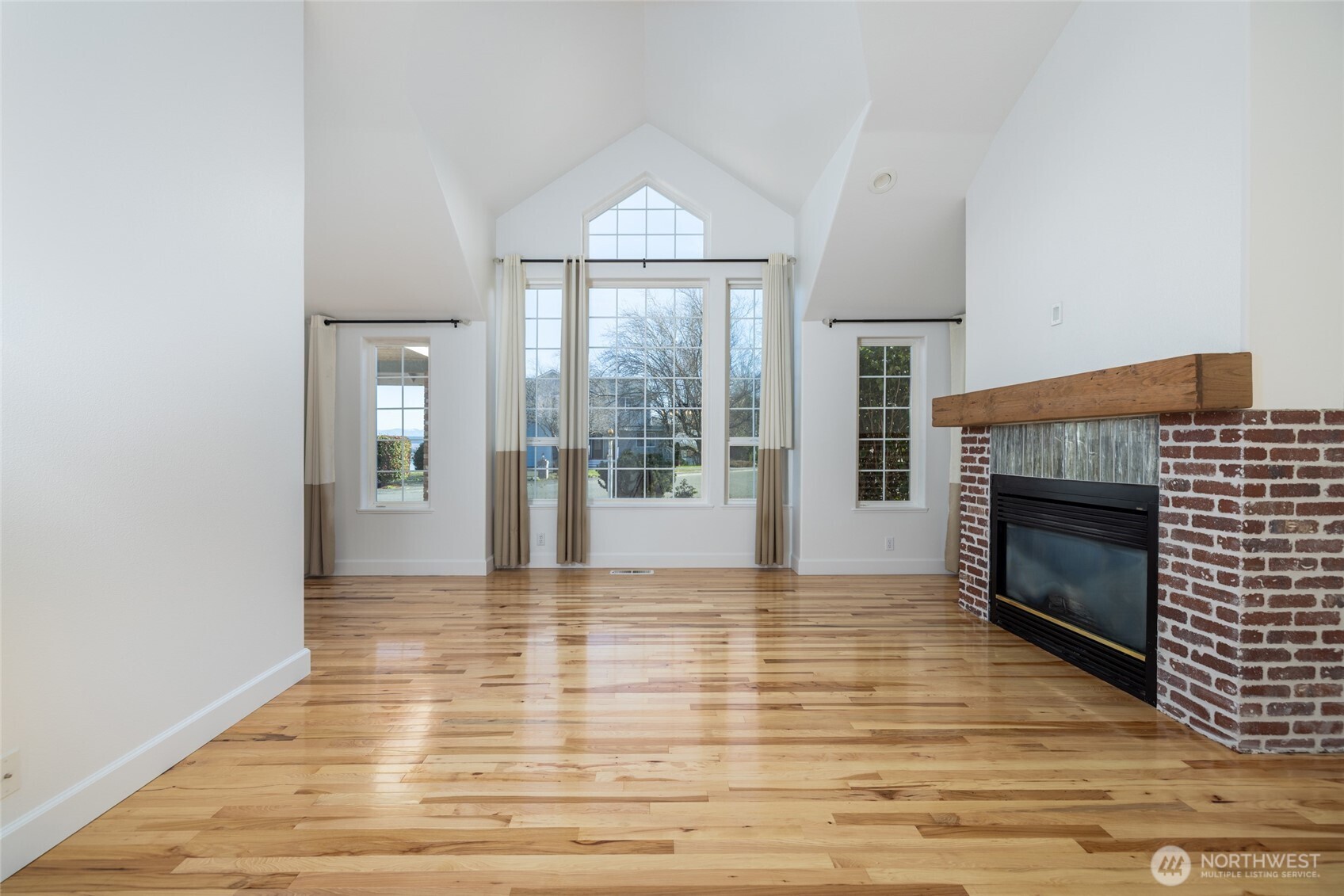 2419 Southwest Capital Drive Oak Harbor, WA 98277 - Photo 6 of 38