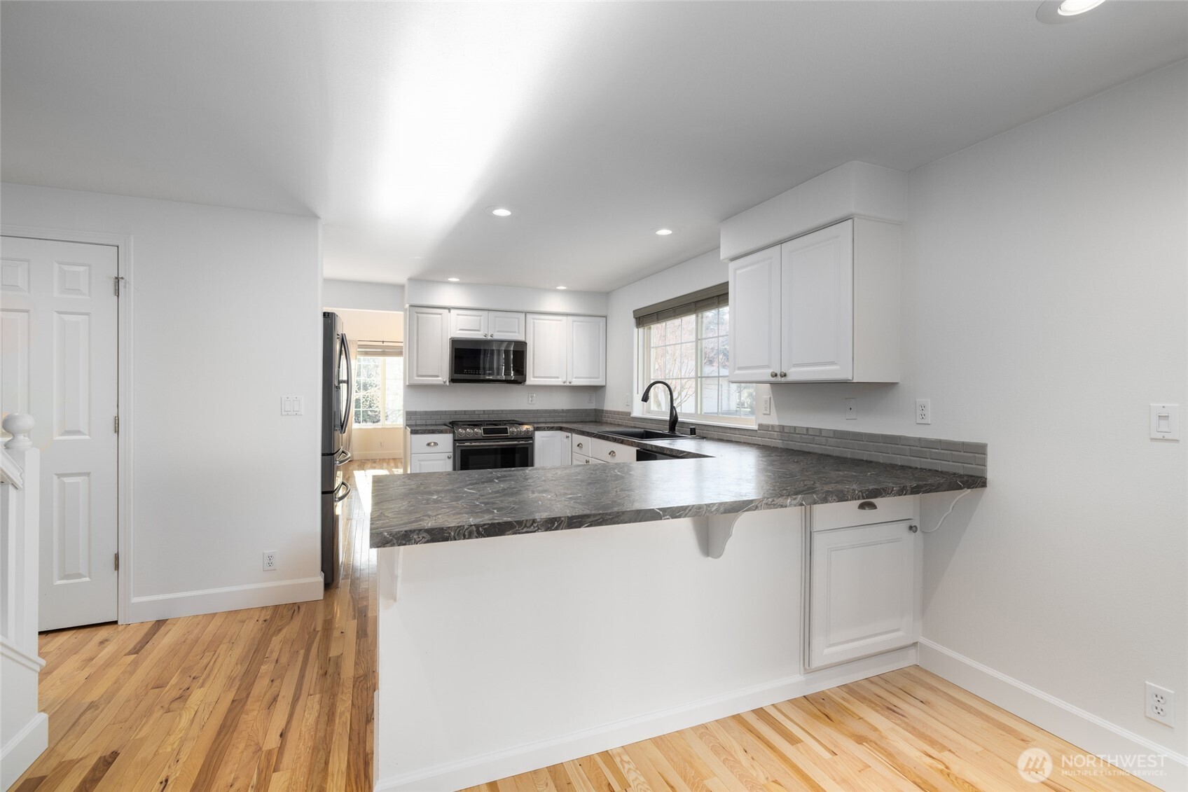 2419 Southwest Capital Drive Oak Harbor, WA 98277 - Photo 10 of 38