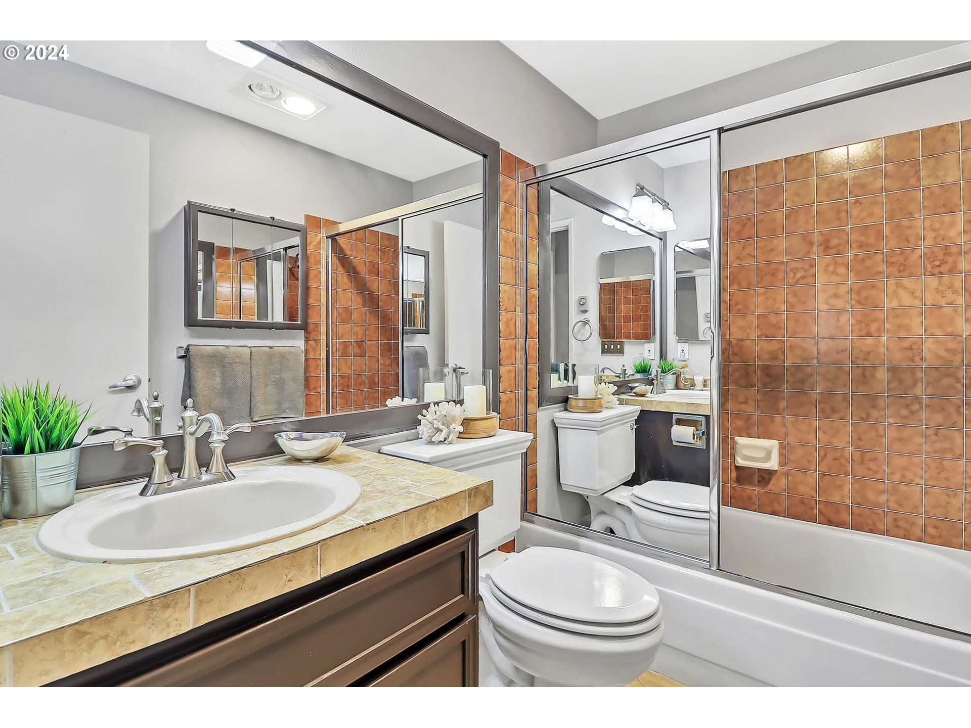 2755 Warren Street Eugene, OR 97405 - Photo 24 of 43 Owner's Suite Bathroom