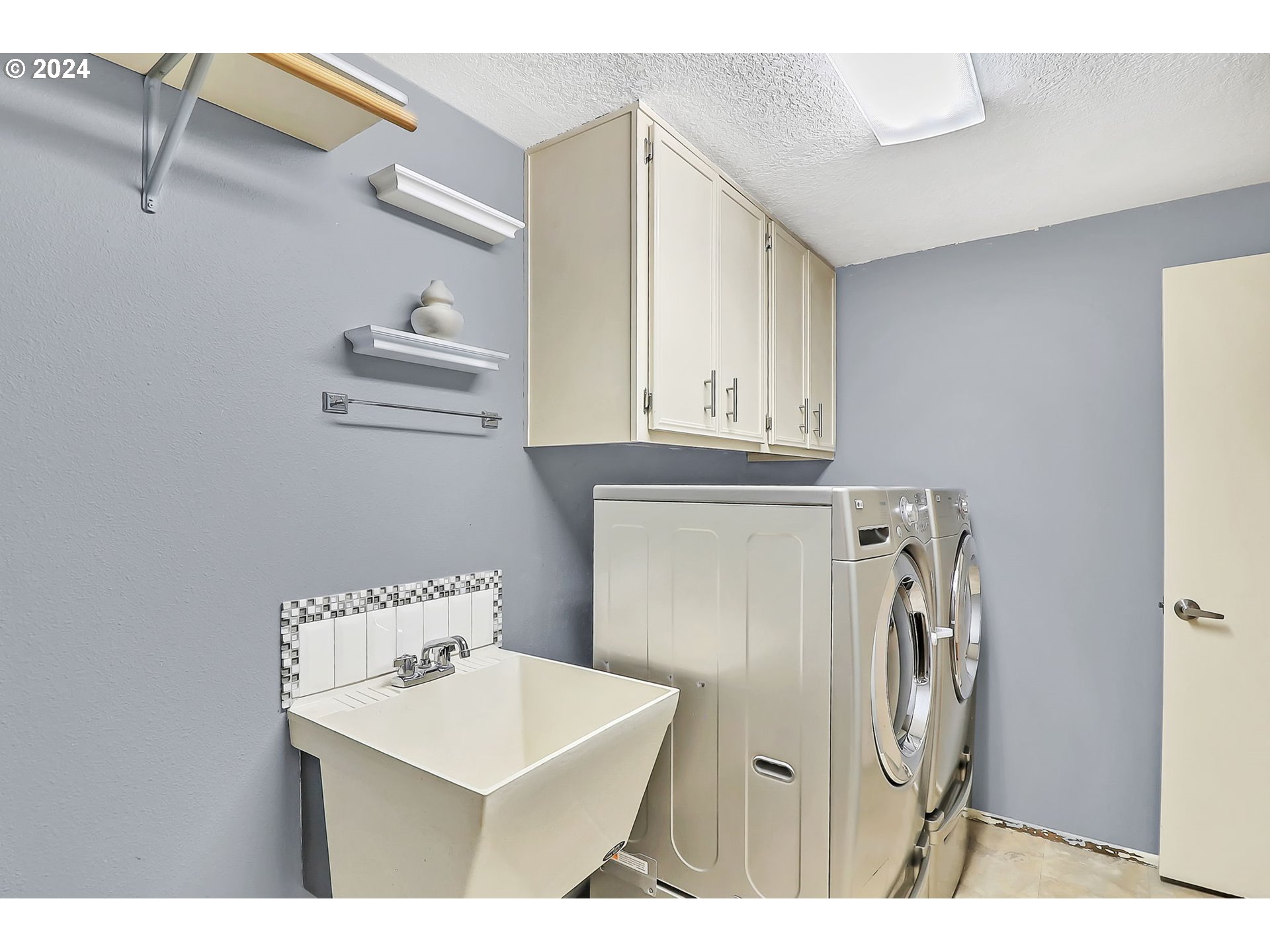 2755 Warren Street Eugene, OR 97405 - Photo 31 of 43 Laundry