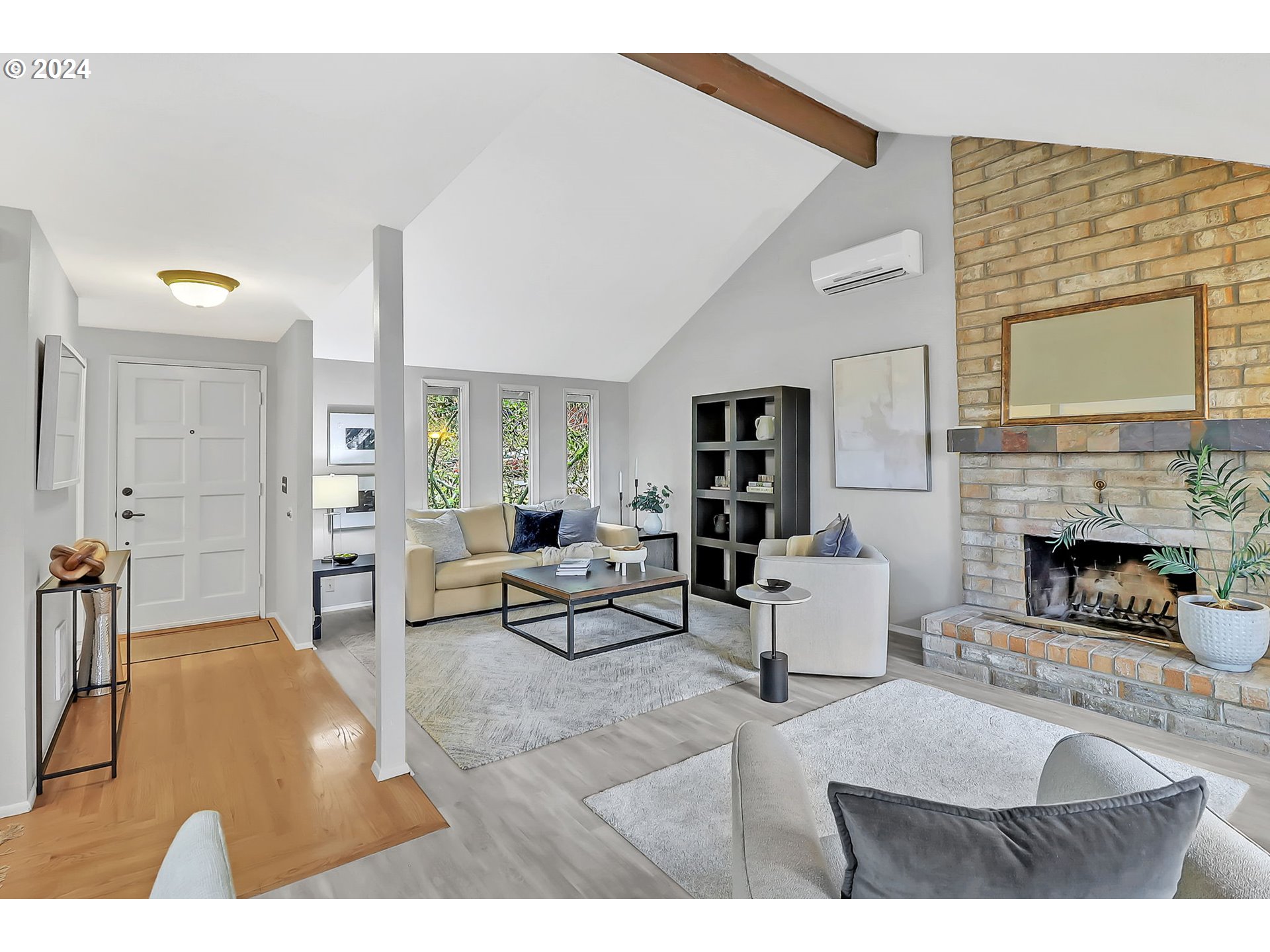 2755 Warren Street Eugene, OR 97405 - Photo 5 of 43 Living Room