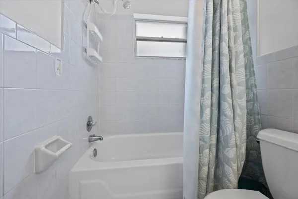 $2,000 | 421 South Lakeside Drive, Unit 10, Lake Worth Beach, FL 33460