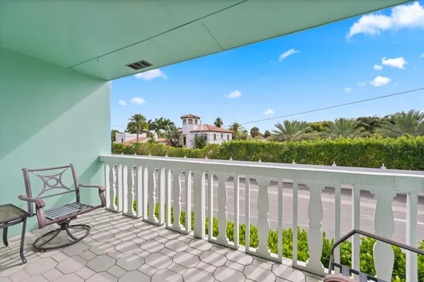 $2,000 | 421 South Lakeside Drive, Unit 10, Lake Worth Beach, FL 33460