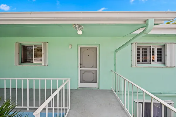$2,000 | 421 South Lakeside Drive, Unit 10, Lake Worth Beach, FL 33460