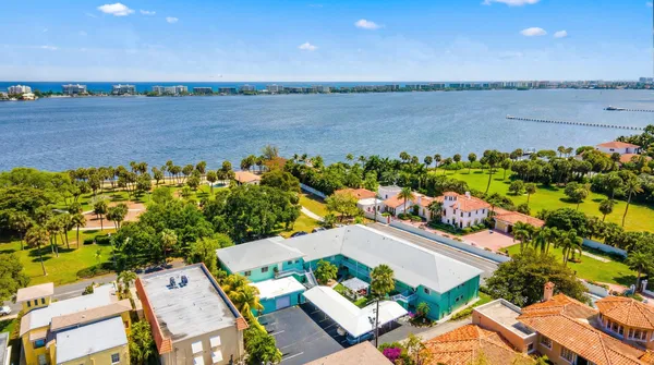 $2,000 | 421 South Lakeside Drive, Unit 10, Lake Worth Beach, FL 33460