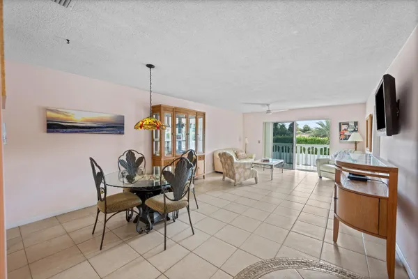 $2,000 | 421 South Lakeside Drive, Unit 10, Lake Worth Beach, FL 33460