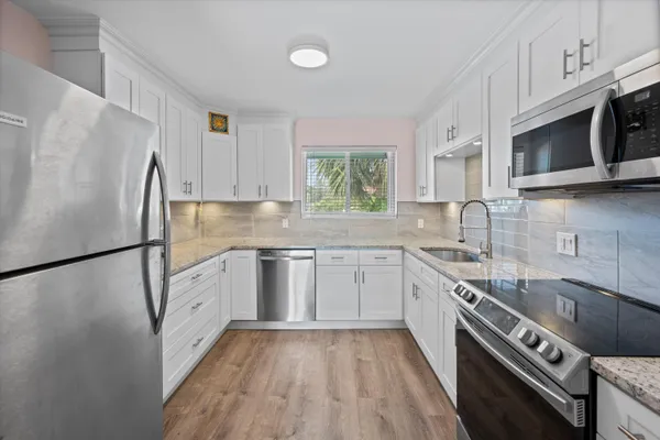 $2,000 | 421 South Lakeside Drive, Unit 10, Lake Worth Beach, FL 33460