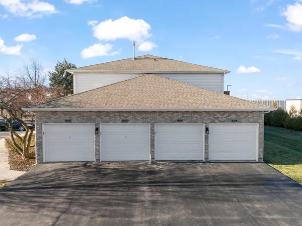 $185,000 | 809 Constance Lane, Unit 809, Sycamore, IL 60178
