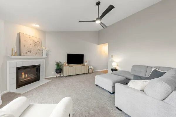 $185,000 | 809 Constance Lane, Unit 809, Sycamore, IL 60178