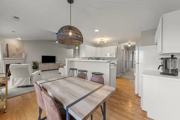 $185,000 | 809 Constance Lane, Unit 809, Sycamore, IL 60178