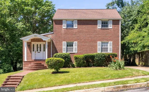 $4,000 | 104 South Columbus Street, Arlington, VA 22204