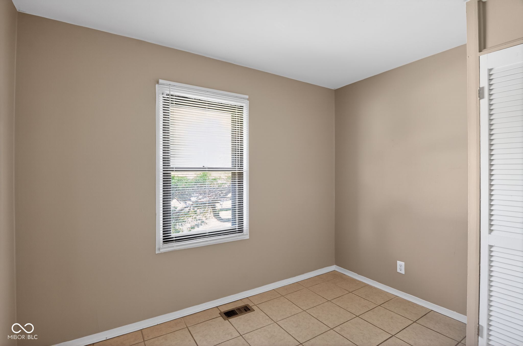 4328 North Kenmore Road Indianapolis, IN 46226 - Photo 12 of 34