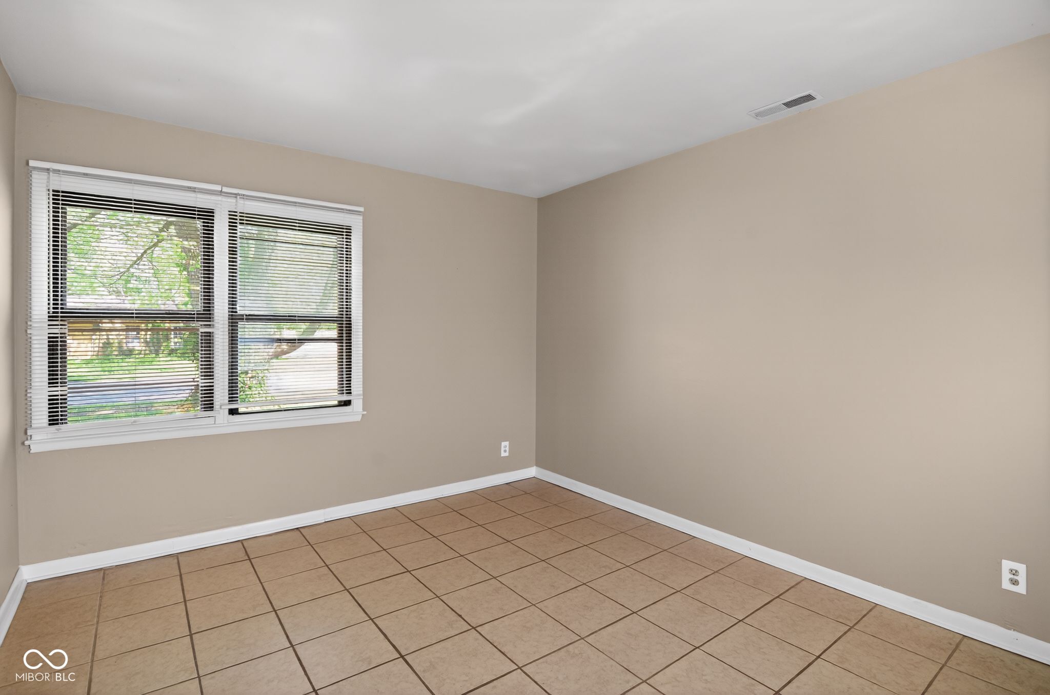 4328 North Kenmore Road Indianapolis, IN 46226 - Photo 13 of 34