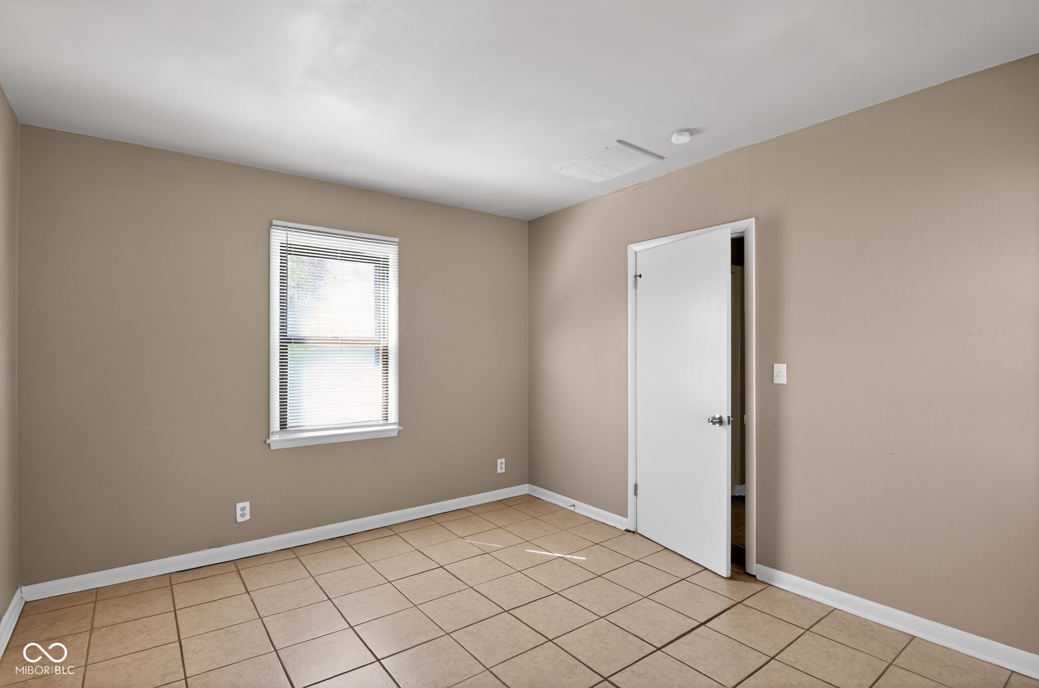 4328 North Kenmore Road Indianapolis, IN 46226 - Photo 15 of 34