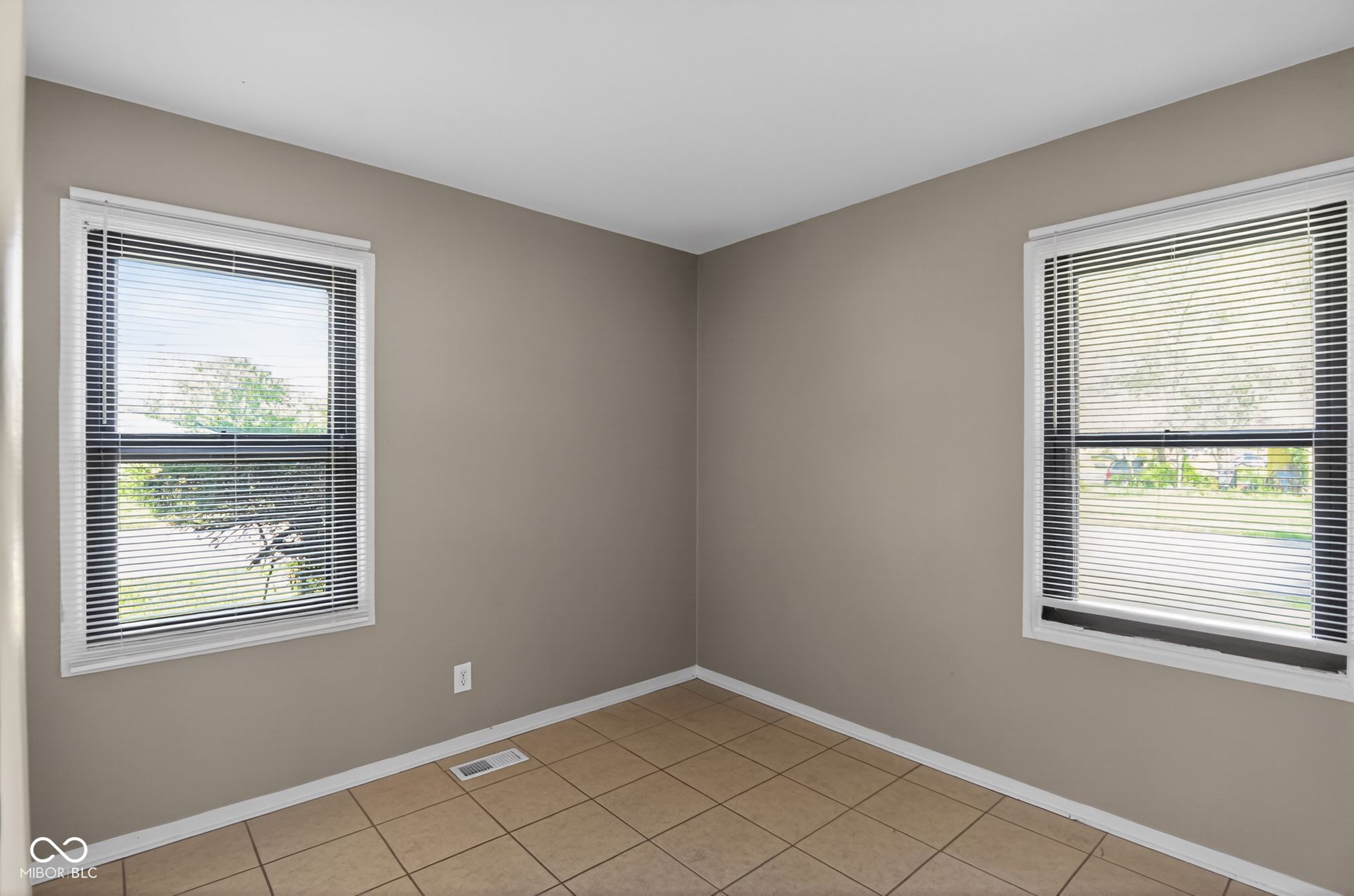 4328 North Kenmore Road Indianapolis, IN 46226 - Photo 17 of 34