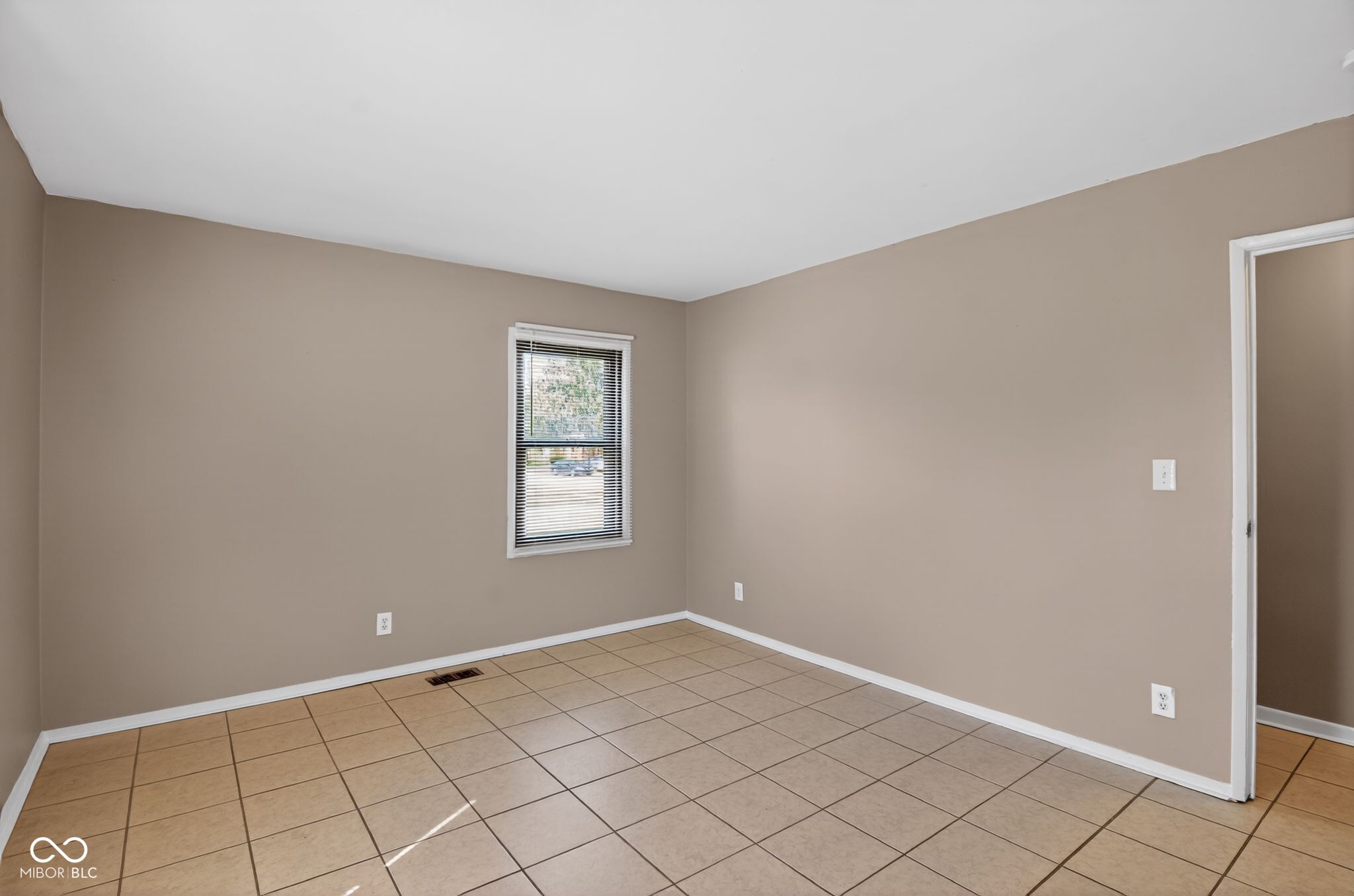 4328 North Kenmore Road Indianapolis, IN 46226 - Photo 18 of 34