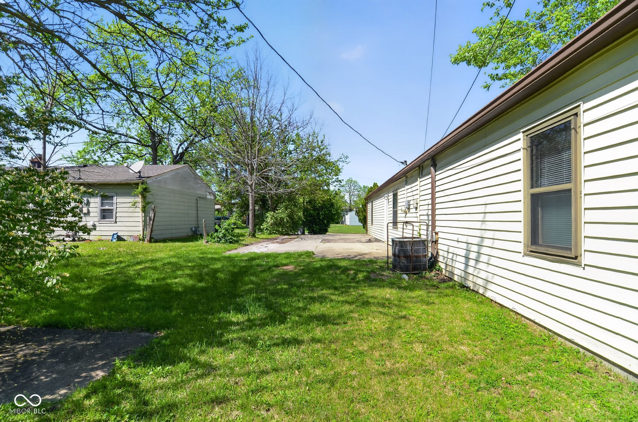 4328 North Kenmore Road Indianapolis, IN 46226 - Photo 2 of 34