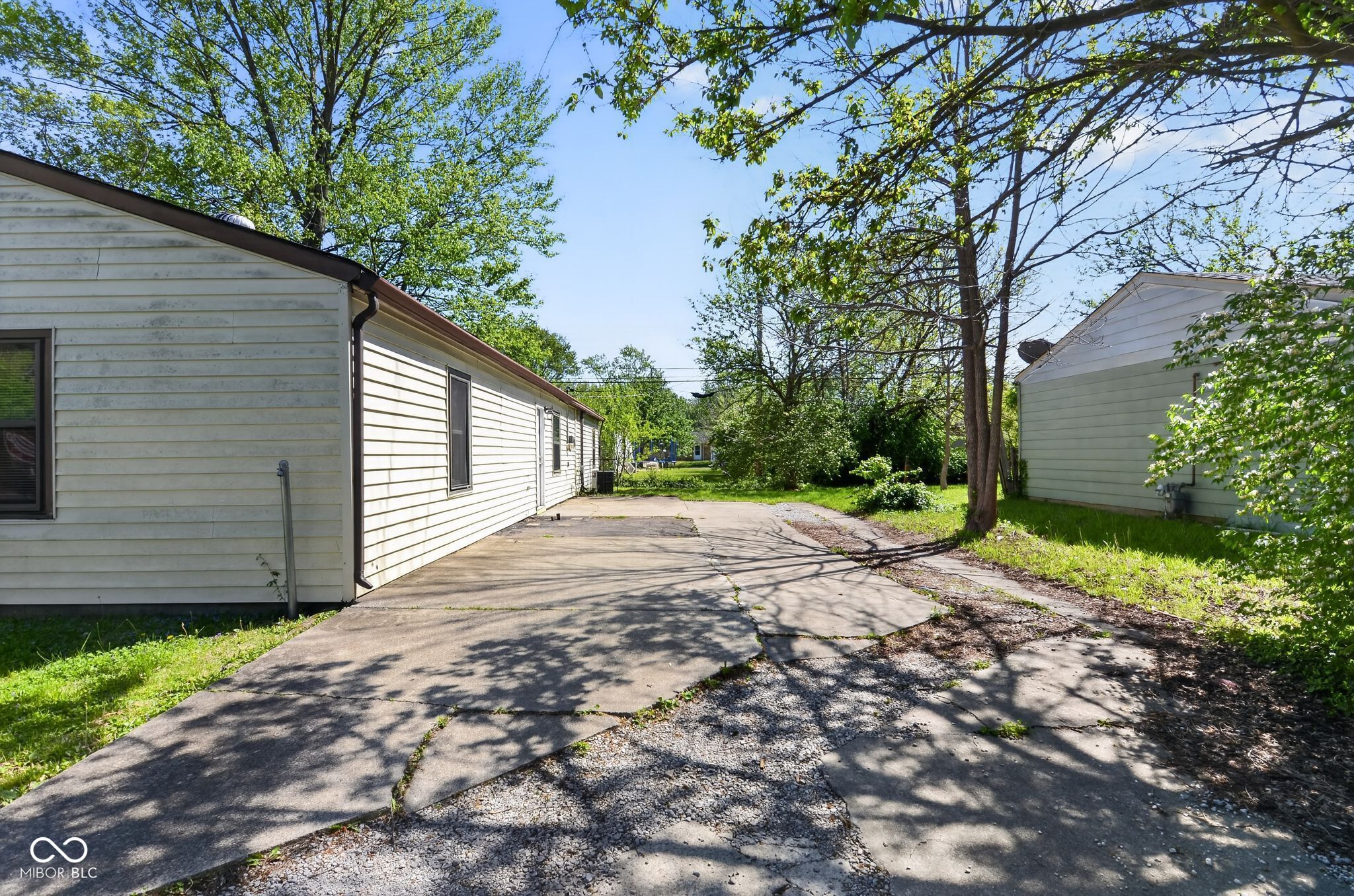 4328 North Kenmore Road Indianapolis, IN 46226 - Photo 4 of 34
