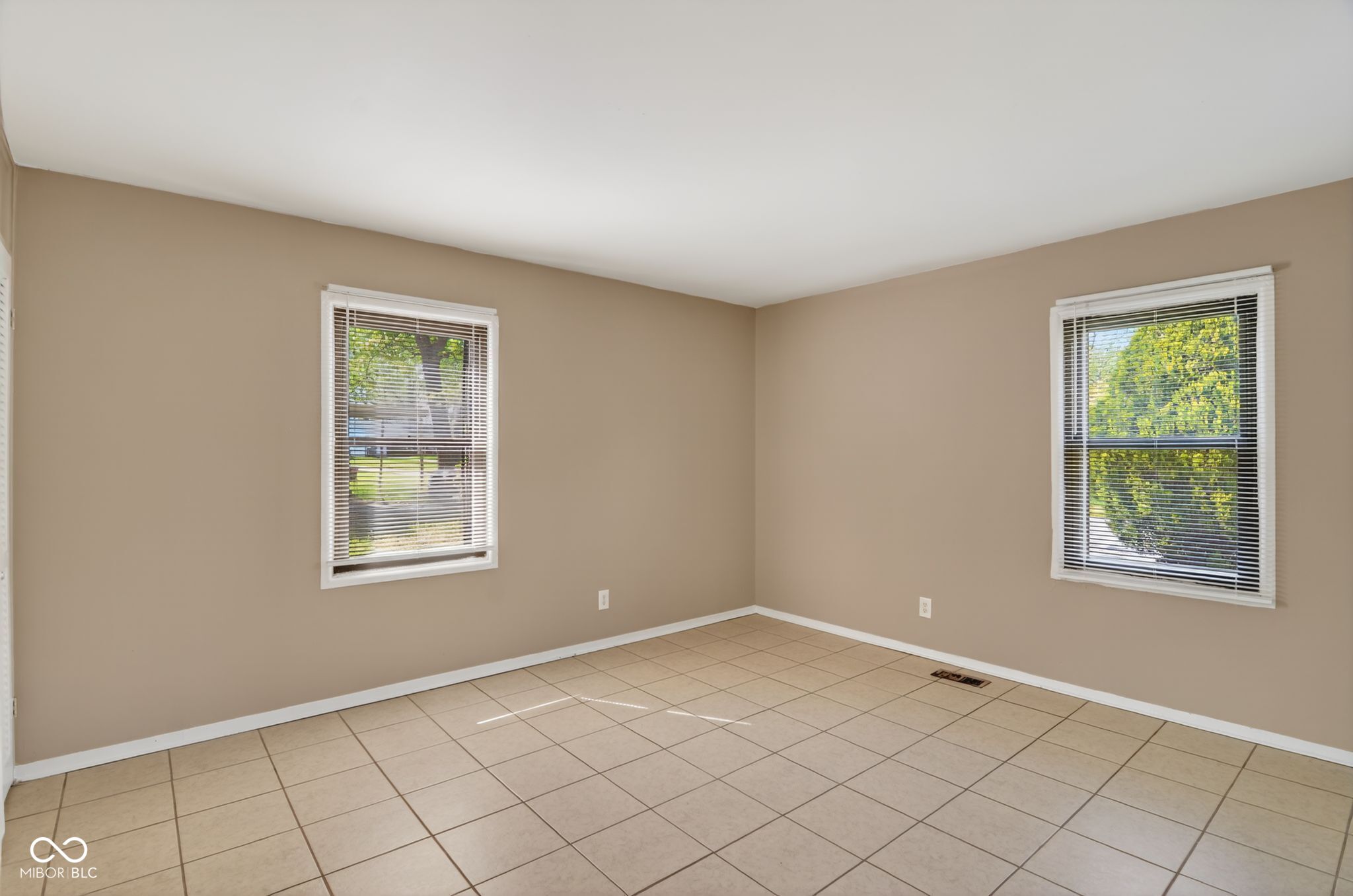4328 North Kenmore Road Indianapolis, IN 46226 - Photo 8 of 34