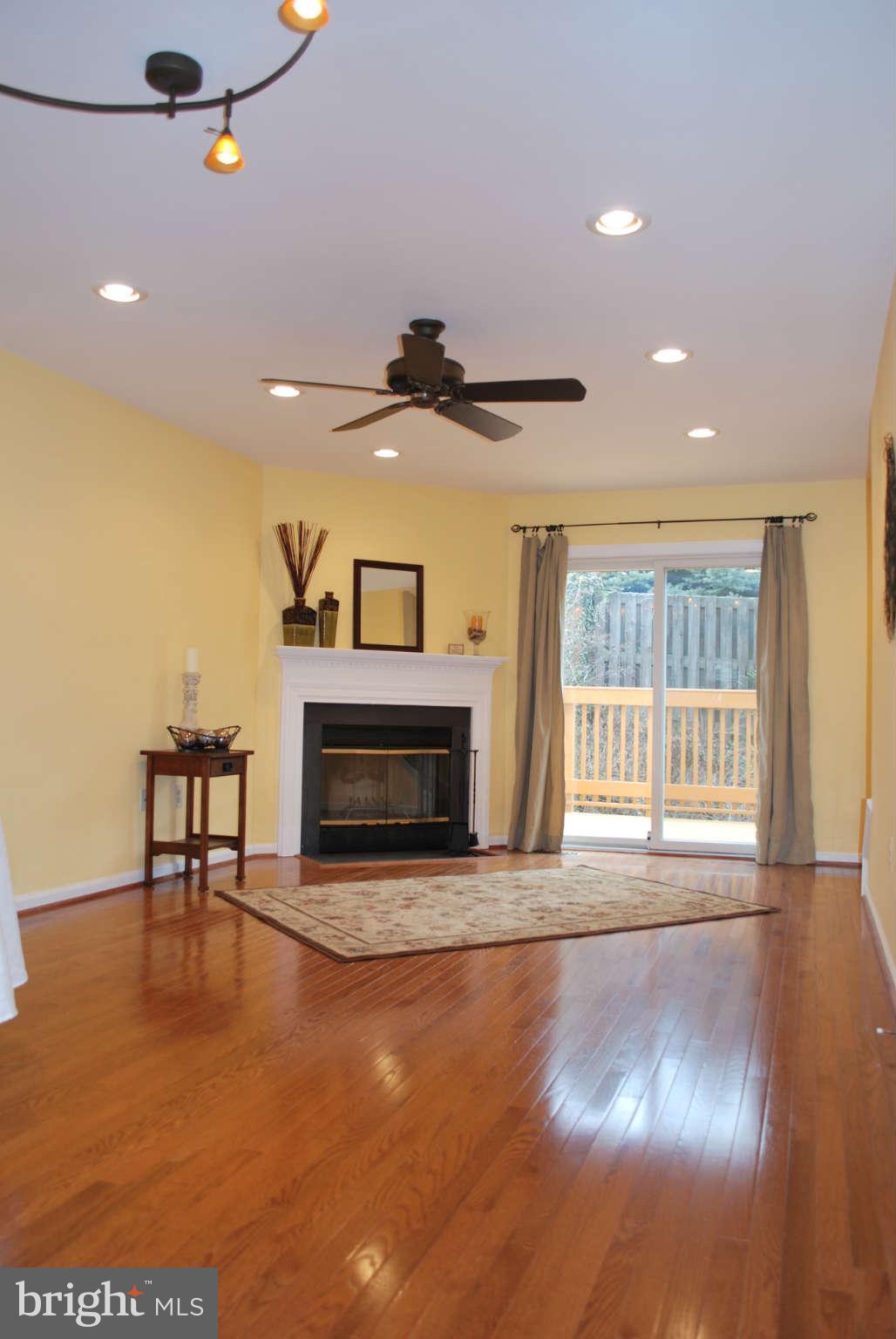 3811 9th Road South Arlington, VA 22204 - Photo 11 of 20 Living Room