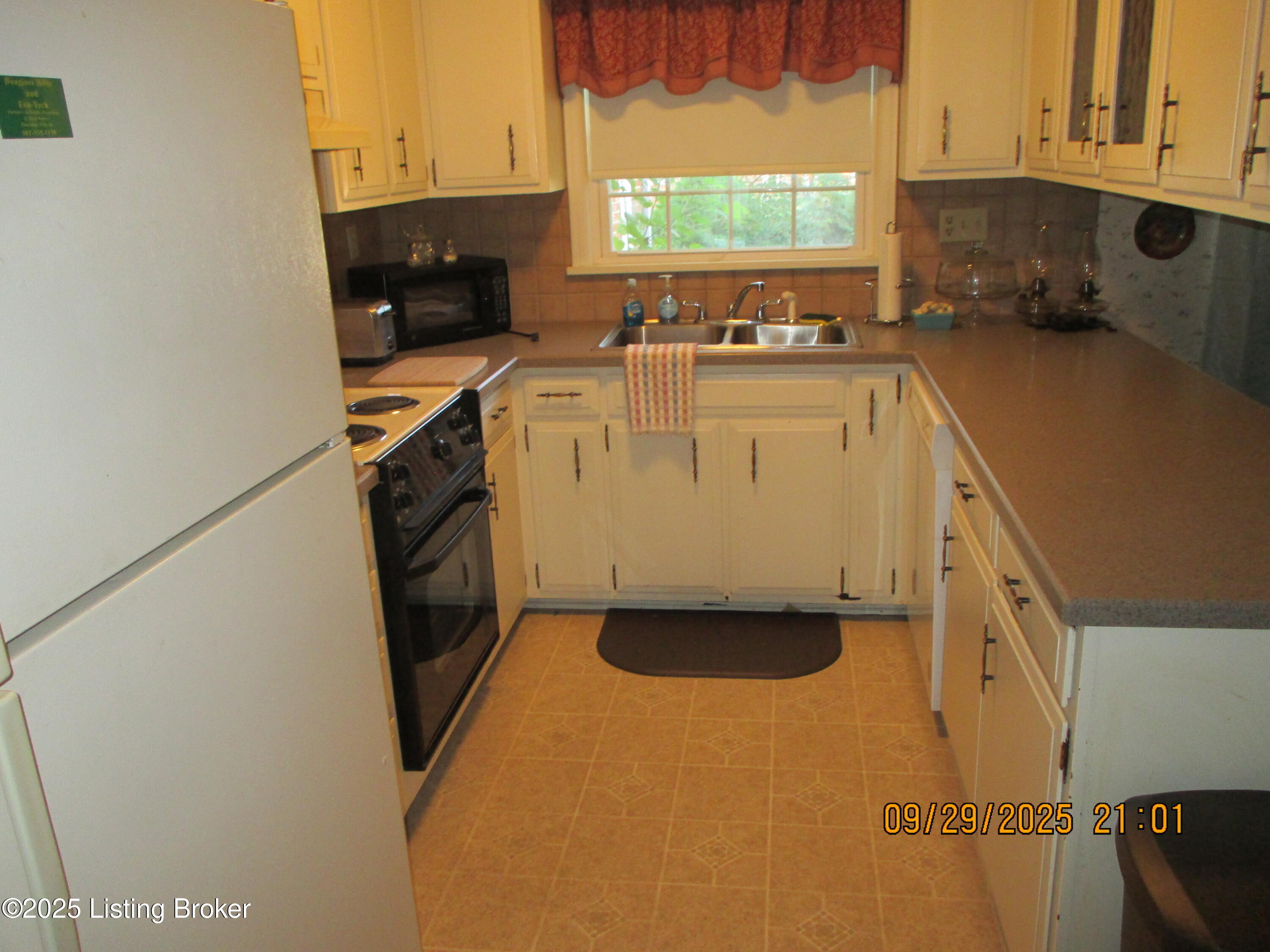 11212 Finchley Road Louisville, KY 40243 - Photo 10 of 27 IMG_3545