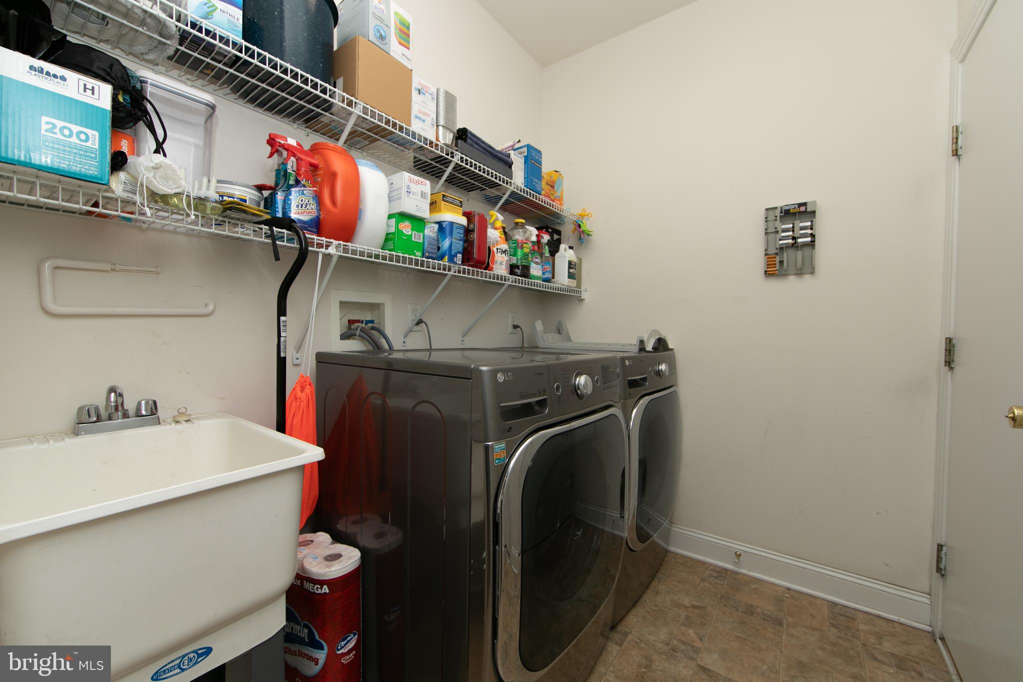 7 Kyle Court Mount Laurel, NJ 08054 - Photo 33 of 67 Main level laundry