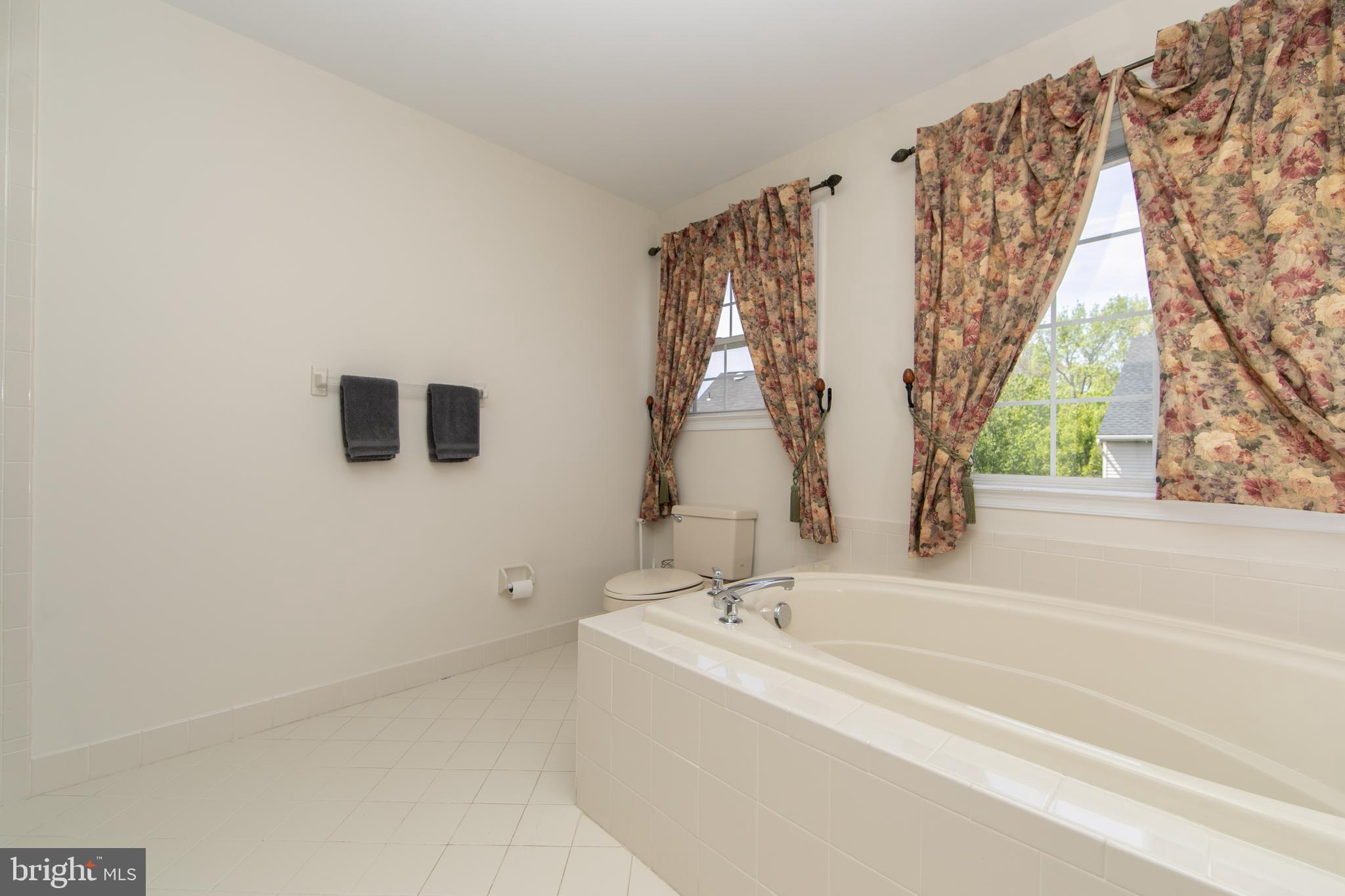 7 Kyle Court Mount Laurel, NJ 08054 - Photo 39 of 67 a bathroom with a bathtub and a sink