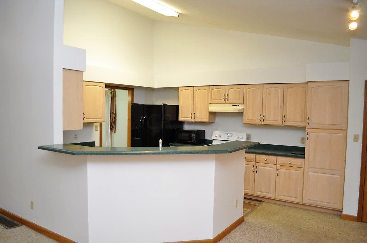 271 Holder Road Baltimore, OH 43105 - Photo 11 of 66 Kitchen - 271 Holder Road NW, Baltimore, OH 43105