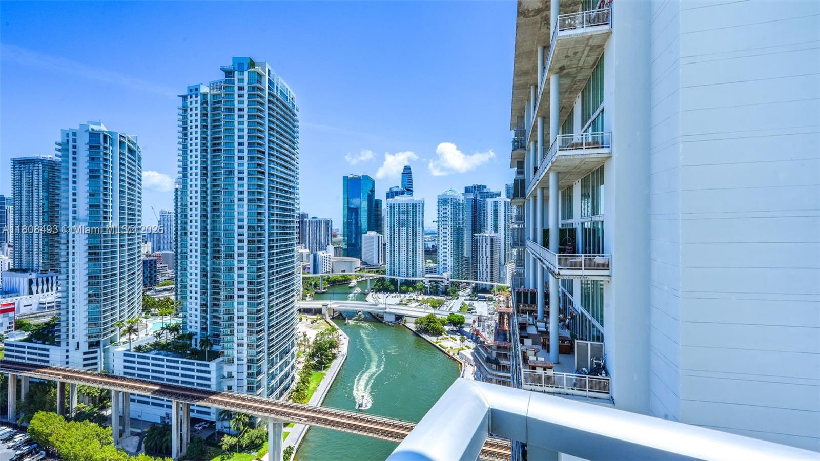 185 Southwest 7th Street, Unit 2911 Miami, FL 33130 - Photo 12 of 33 a view of buildings