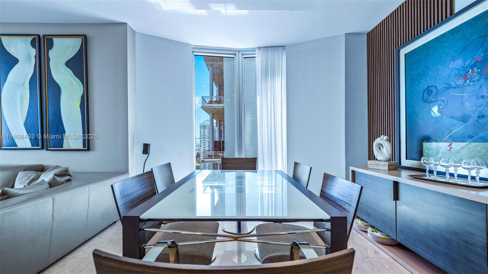 185 Southwest 7th Street, Unit 2911 Miami, FL 33130 - Photo 7 of 33 a view of a dining room with furniture