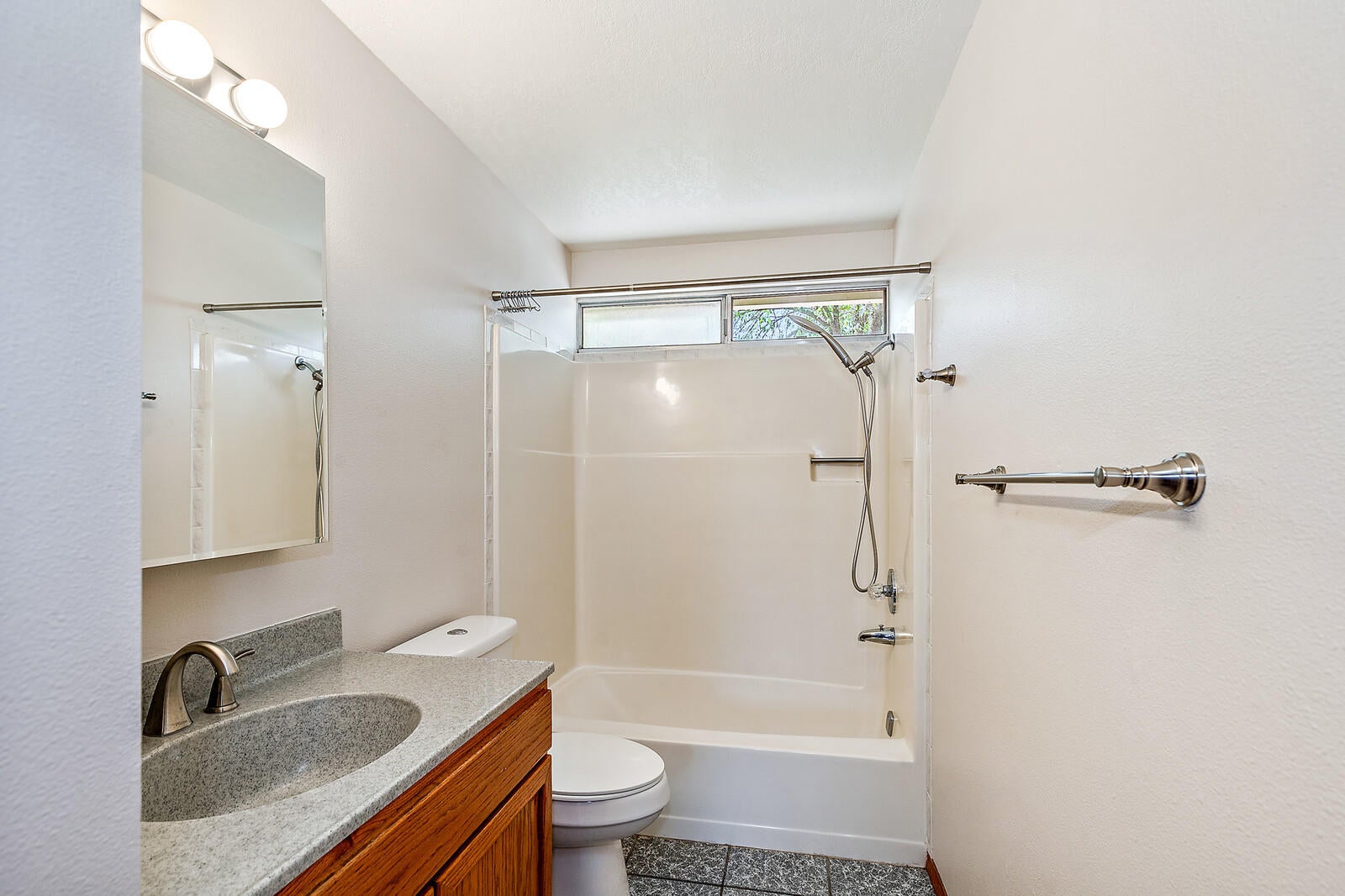 478 David Way Talent, OR 97540 - Photo 32 of 44 33_DW_33_mls