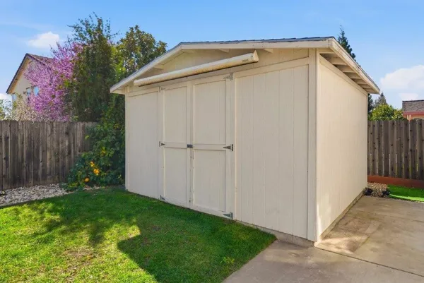 a view of a small house with backyard