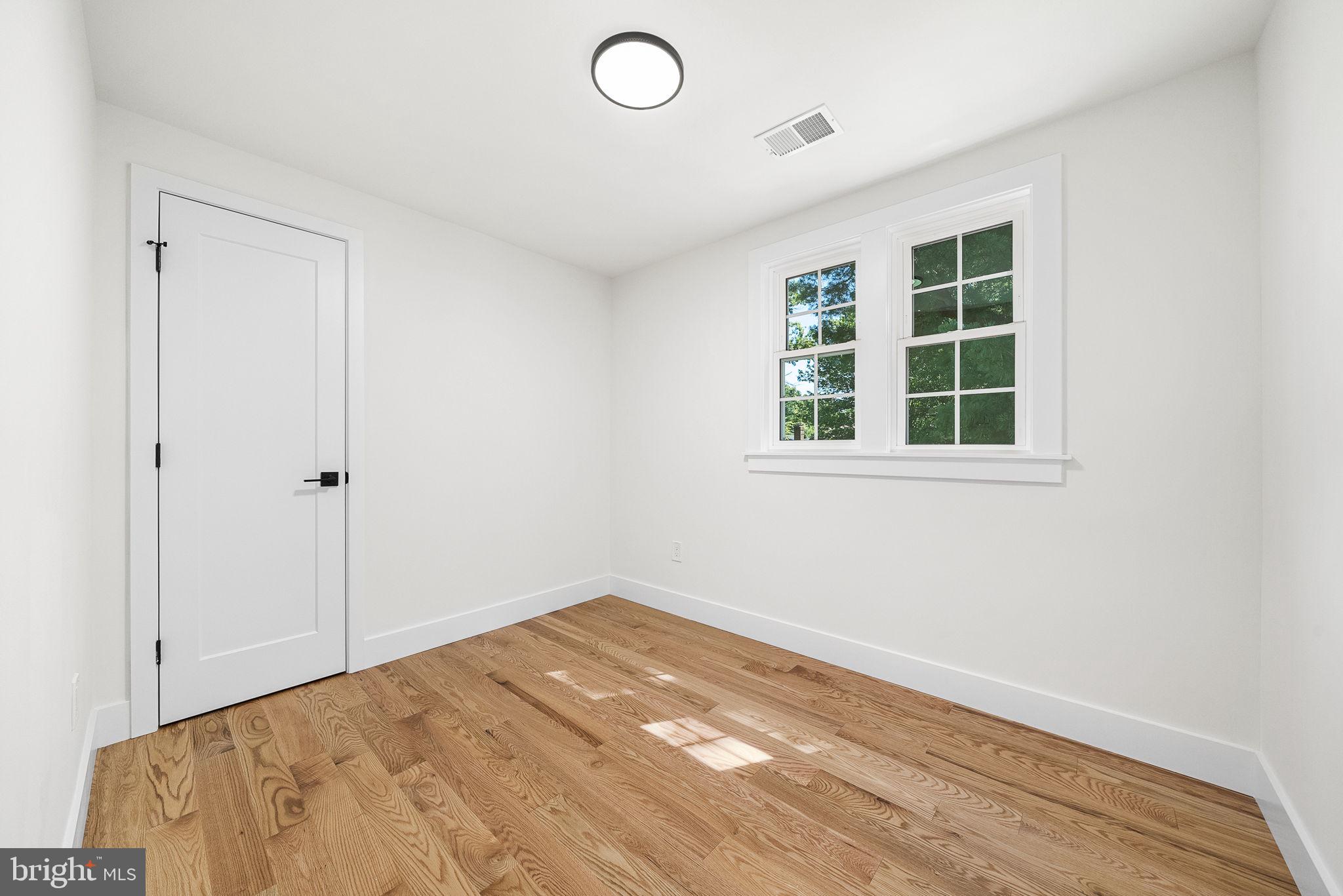 2851 Edgelea Road Vienna, VA 22181 - Photo 40 of 69