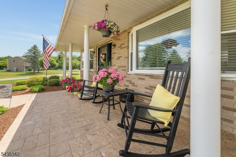 17 Partridge Run Washington, NJ 07882 - Photo 3 of 38