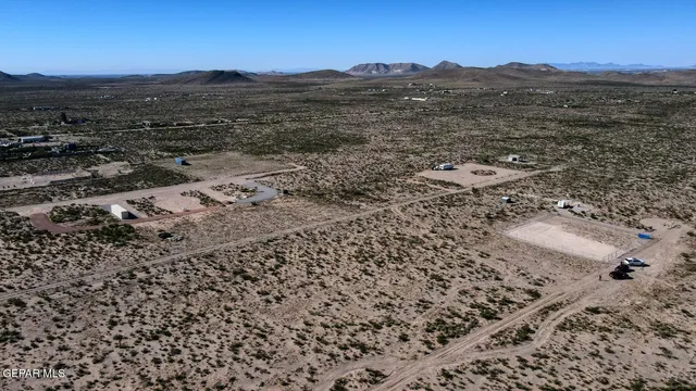 a view of a dry field