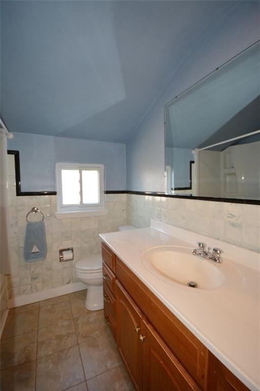 715 Center Street Harwick, PA 15049 - Photo 13 of 20 Full bath.
