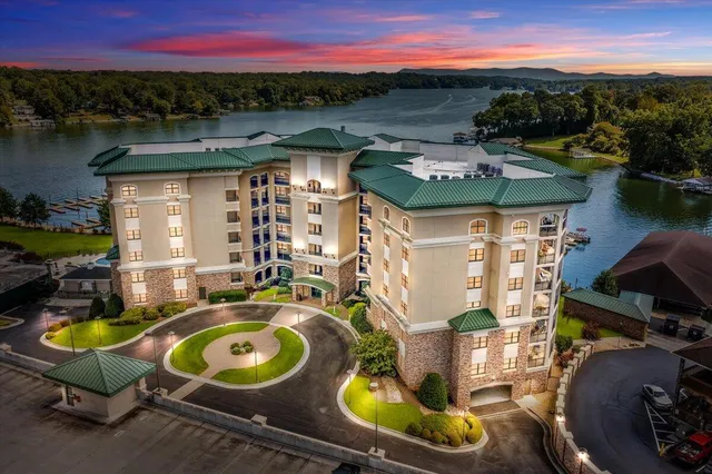 $695,000 | 100 Bridgewater Pointe Place, Unit 302, Moneta, VA 24121