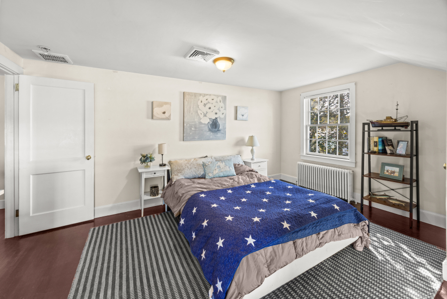 9 Fowler Avenue Edgartown, MA 02539 - Photo 19 of 27 a bedroom with a bed and a window