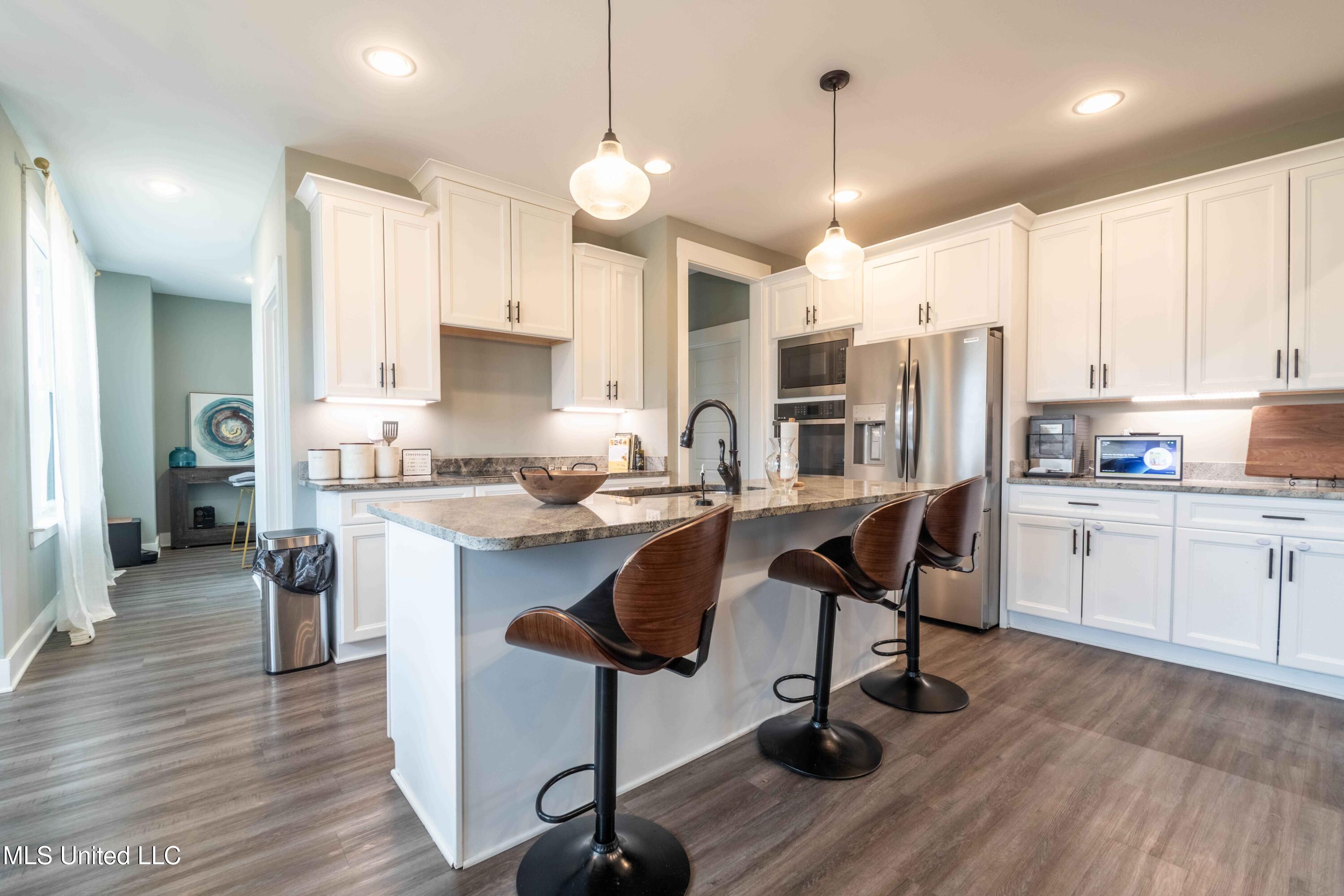 4121 Jenny Lane Hernando, MS 38632 - Photo 12 of 47 Kitchen Island