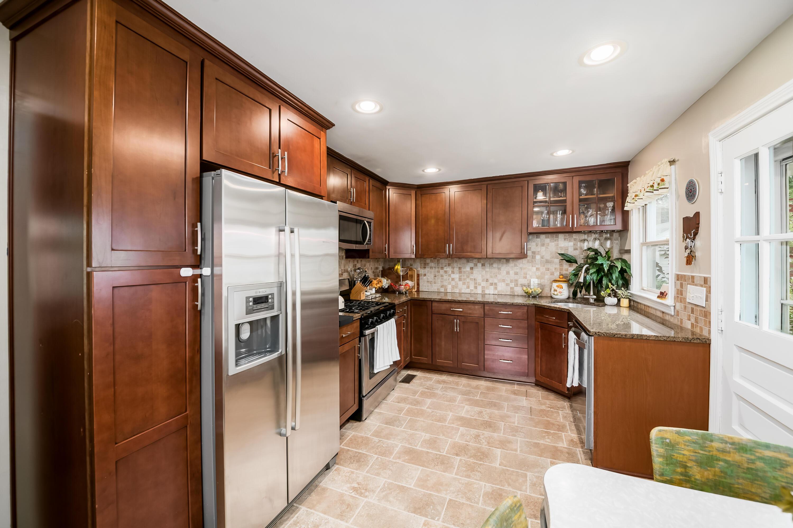 464 Crestview Road Columbus, OH 43202 - Photo 18 of 46 016_e33a15_L 462 Crestview055