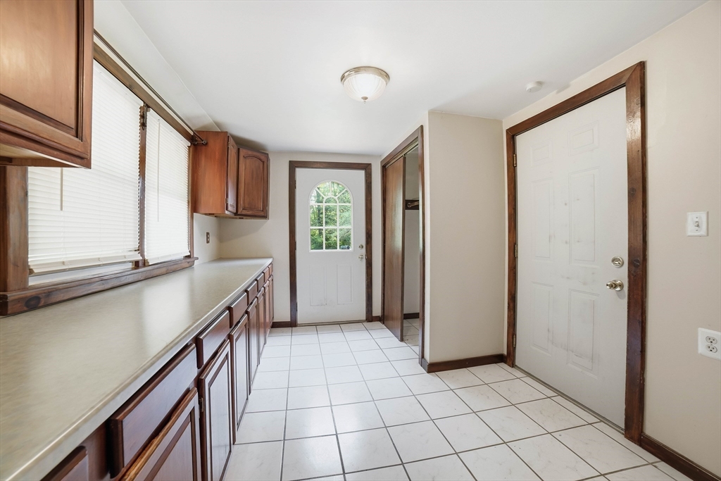 132 Charlton Road Spencer, MA 01562 - Photo 10 of 34