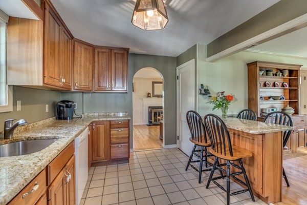 66 Fairbanks Road Milton, MA 02186 - Photo 11 of 30 Gallery Image 11