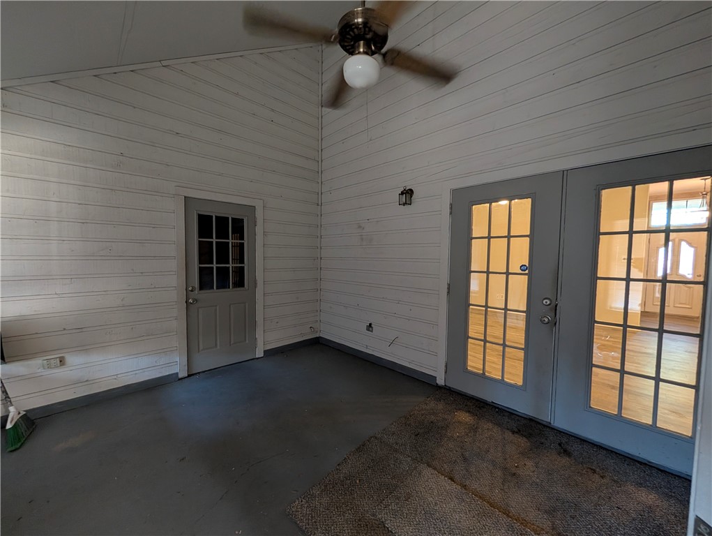 4621 Constance Street Corpus Christi, TX 78413 - Photo 17 of 19 an empty room with windows